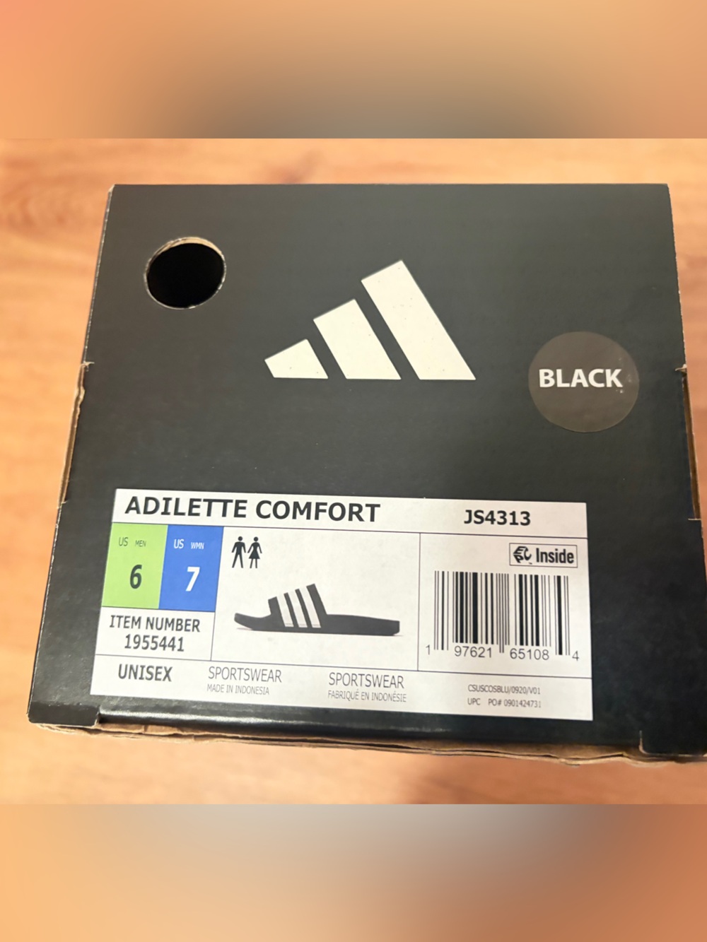 adidas Adilette Comfort Slides in Black and White. M:6 W:7 + A GIFT 🎁